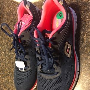 Sketcher tennis shoes